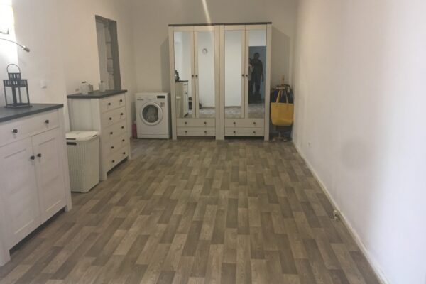 Rodinný dům s posezením na zahradě