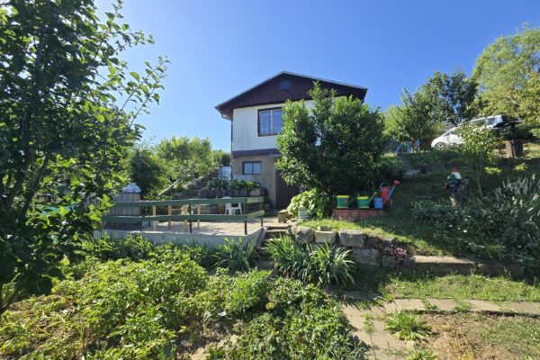 Dech beroucí výhled se zděnou chatou, Brno – Komín