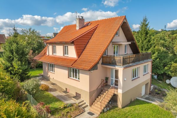 EXKLUZIVNÍ VILA 321 m² s vlastní studnou, Statenice – Černý Vůl.