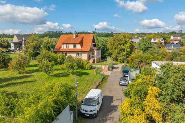 EXKLUZIVNÍ VILA 321 m² s vlastní studnou, Statenice – Černý Vůl.