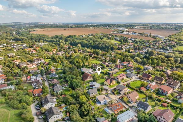 Atraktivní stavební pozemek 905 m² – Statenice, Černý Vůl