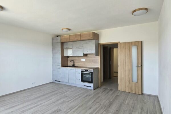 Pronájem bytu 1+kk, komora, balkon, ul. Chvalovka, Brno – Žebětín